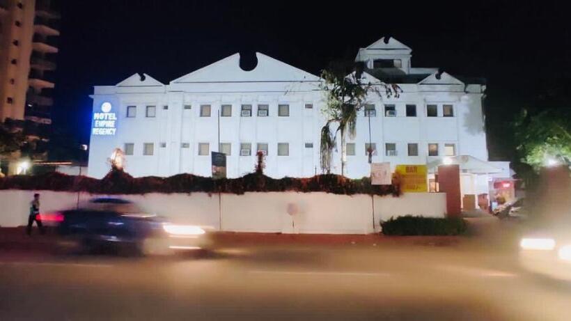 בית מלון כפרי Empire Regency