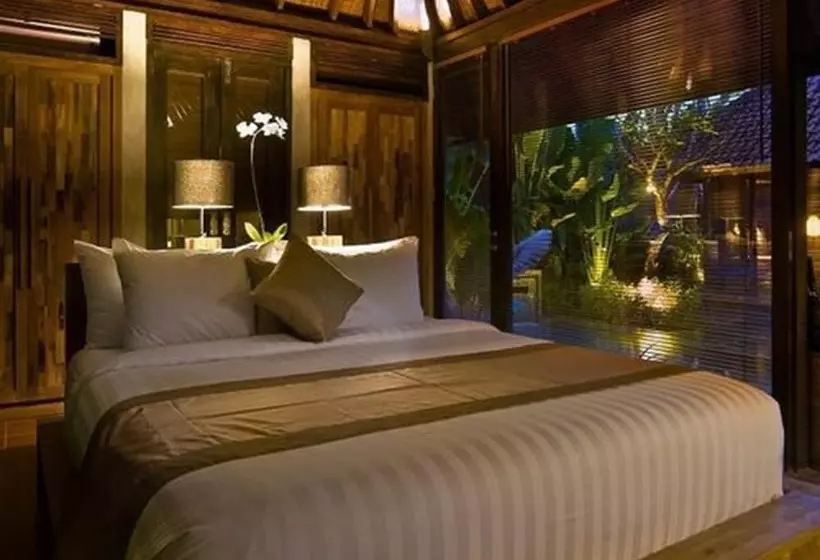 Отель Komea Villa