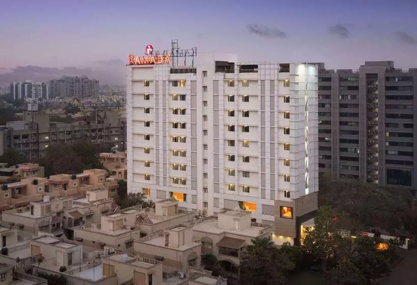 호텔 Ramada Ahmedabad