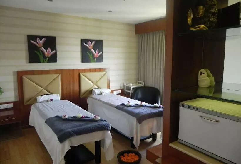 호텔 Ramada Ahmedabad