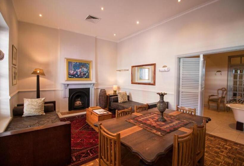 Отель The Charles Cafe & Guesthouse