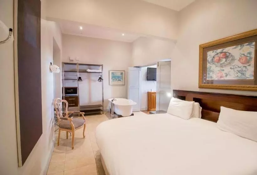 酒店 The Charles Cafe & Guesthouse