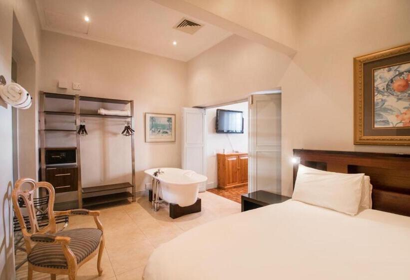 Отель The Charles Cafe & Guesthouse