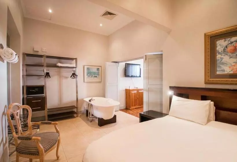 酒店 The Charles Cafe & Guesthouse