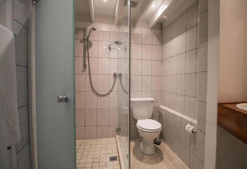 Отель The Charles Cafe & Guesthouse