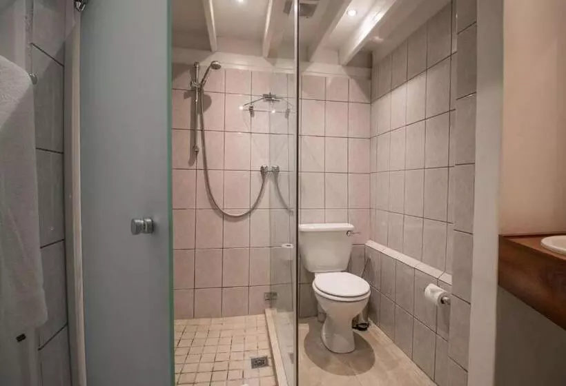 酒店 The Charles Cafe & Guesthouse