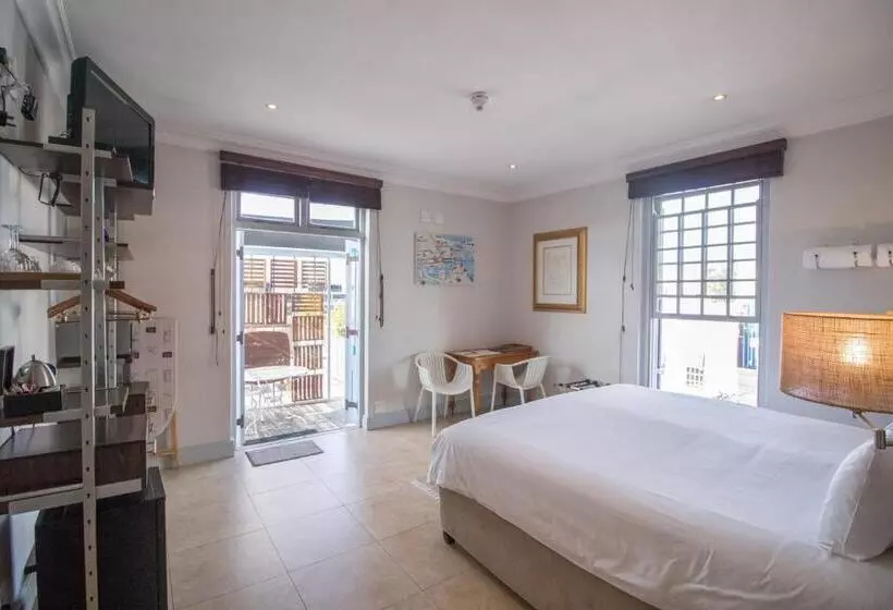 酒店 The Charles Cafe & Guesthouse