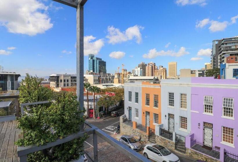 Отель The Charles Cafe & Guesthouse