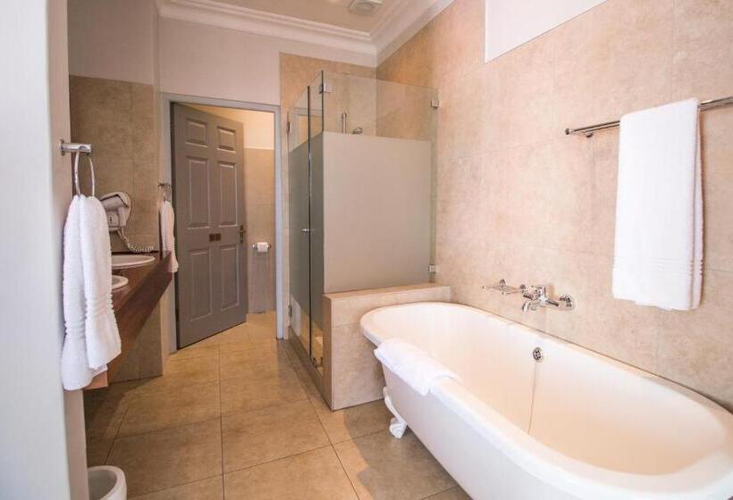 Отель The Charles Cafe & Guesthouse