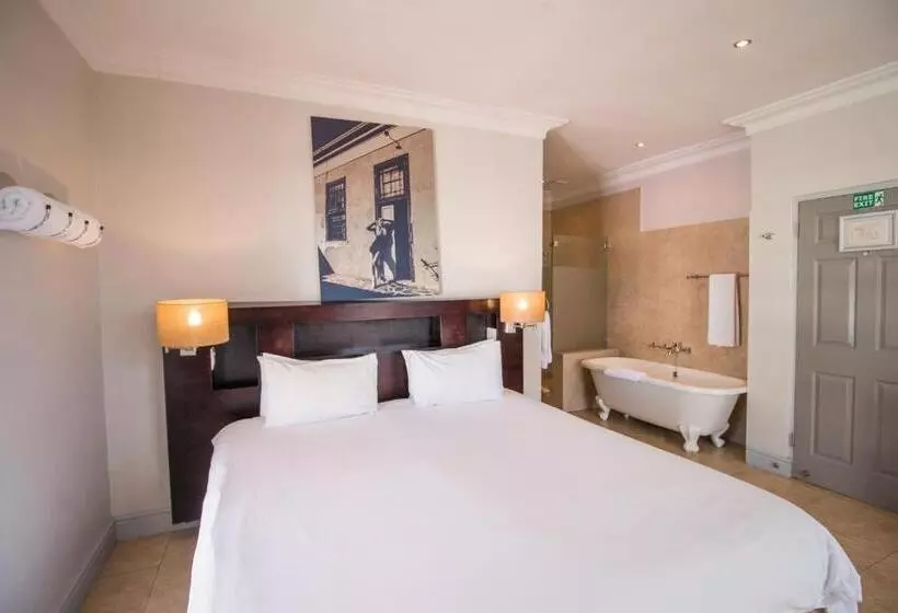 酒店 The Charles Cafe & Guesthouse