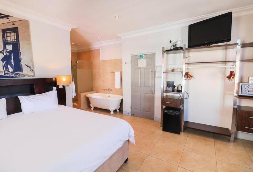 Отель The Charles Cafe & Guesthouse