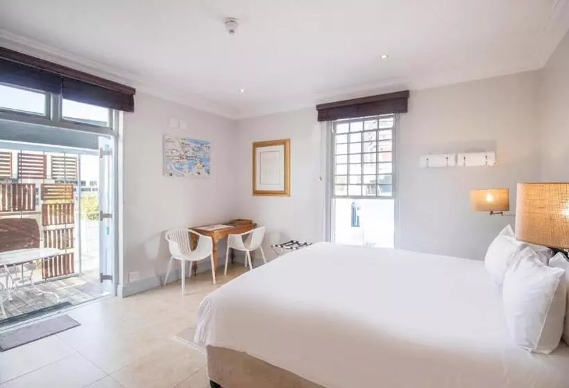 酒店 The Charles Cafe & Guesthouse