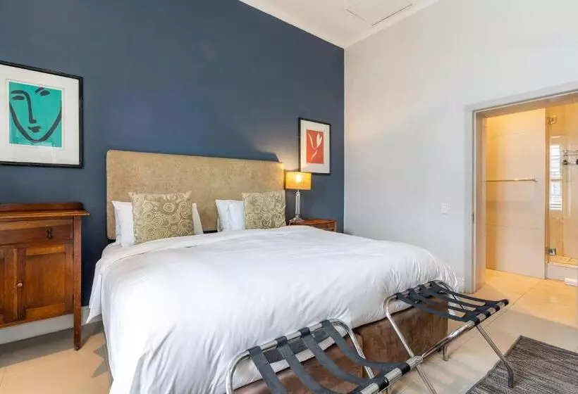 酒店 The Charles Cafe & Guesthouse