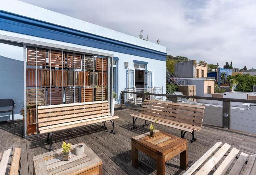 Отель The Charles Cafe & Guesthouse