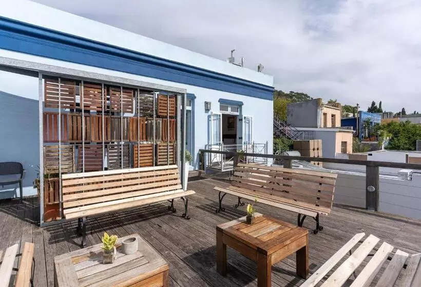 酒店 The Charles Cafe & Guesthouse