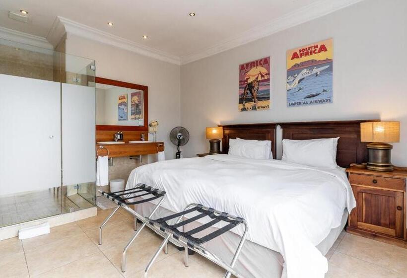 Отель The Charles Cafe & Guesthouse