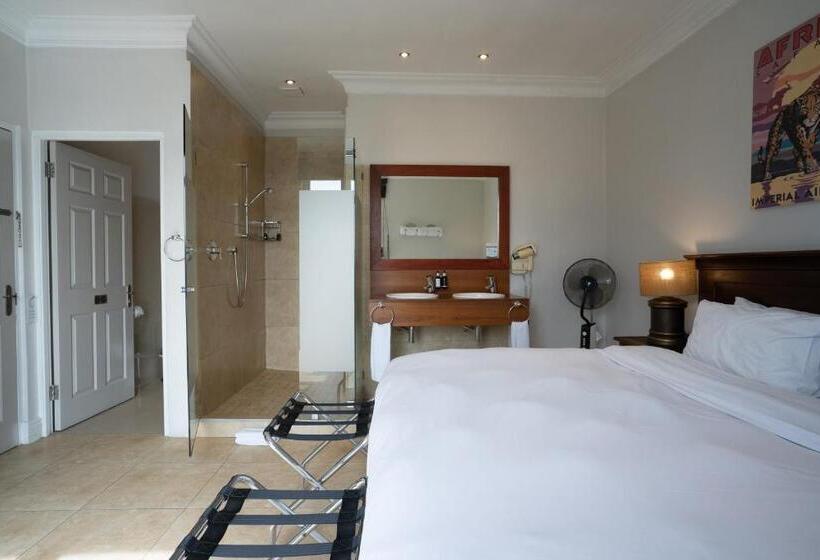 Отель The Charles Cafe & Guesthouse