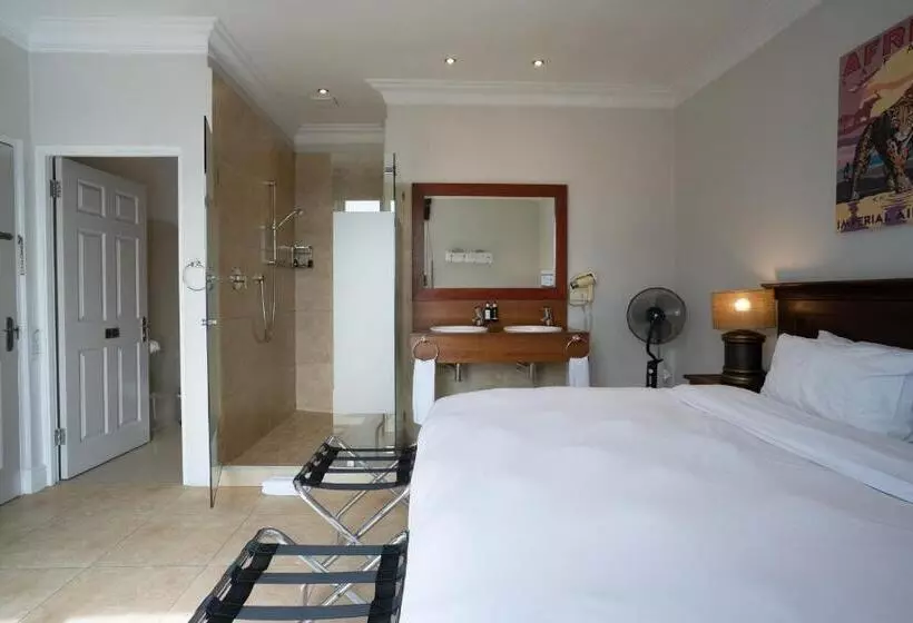 酒店 The Charles Cafe & Guesthouse