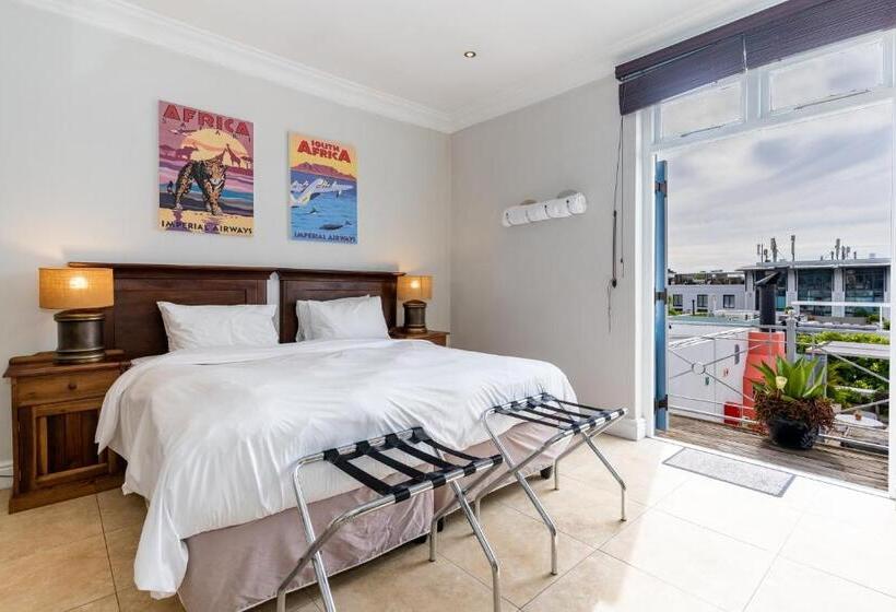 Отель The Charles Cafe & Guesthouse