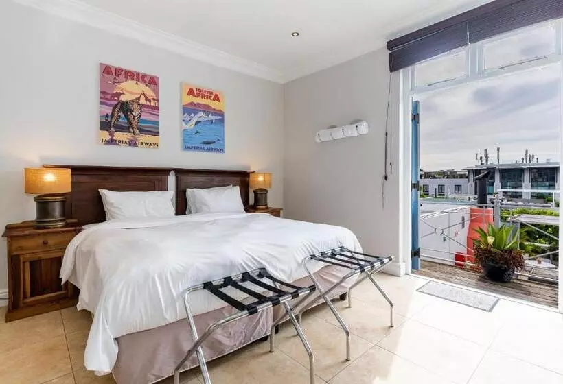 酒店 The Charles Cafe & Guesthouse