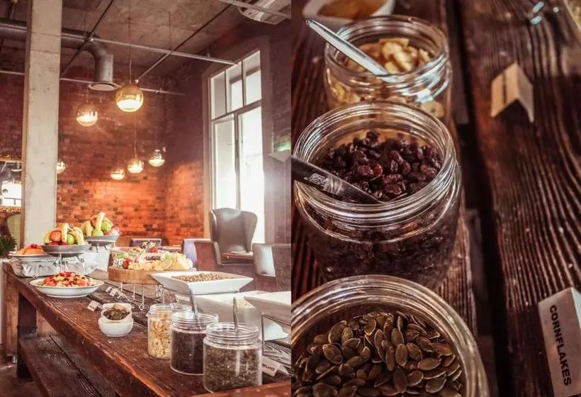 ホテル The Waterfront  & Spa By Misty Blue S