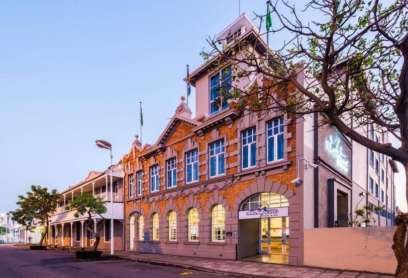 בית מלון כפרי The Waterfront  & Spa By Misty Blue S