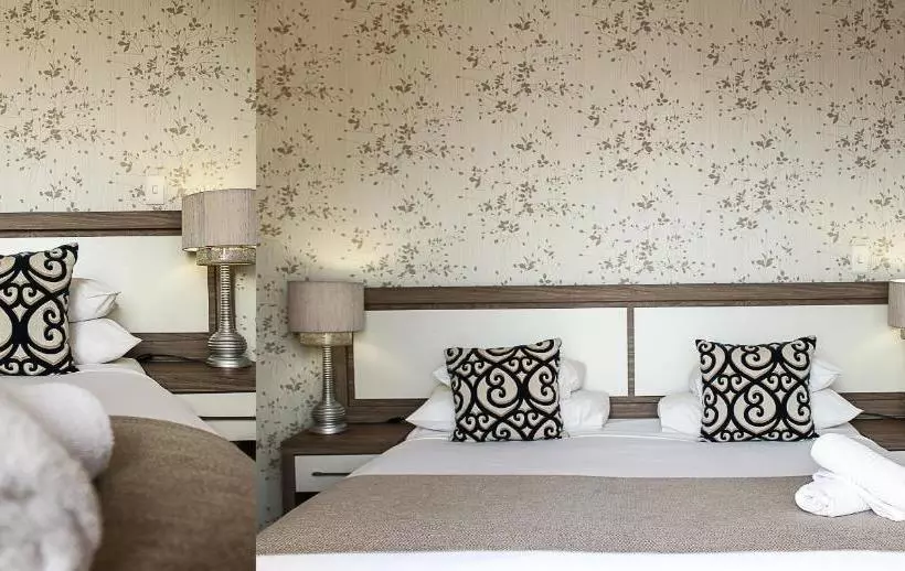 ホテル The Waterfront  & Spa By Misty Blue S