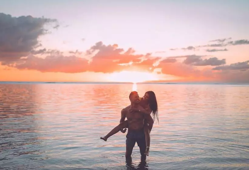 هتل Victoria Beachcomber Resort & Spa