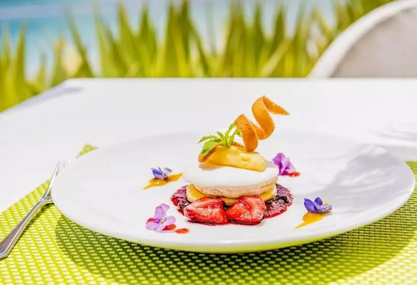 هتل Victoria Beachcomber Resort & Spa