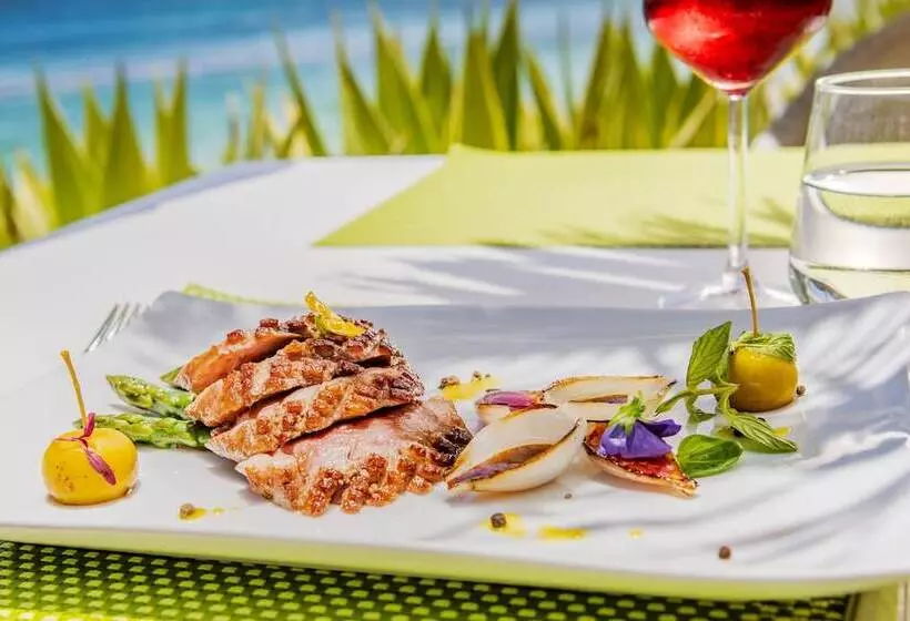 هتل Victoria Beachcomber Resort & Spa