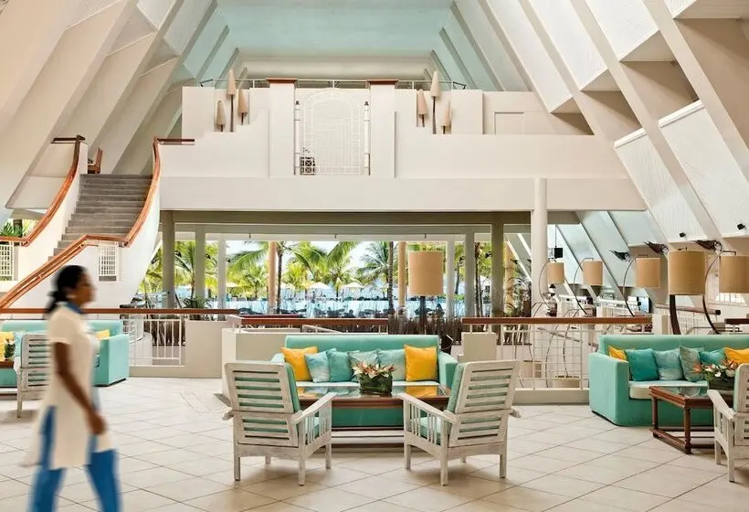هتل Victoria Beachcomber Resort & Spa