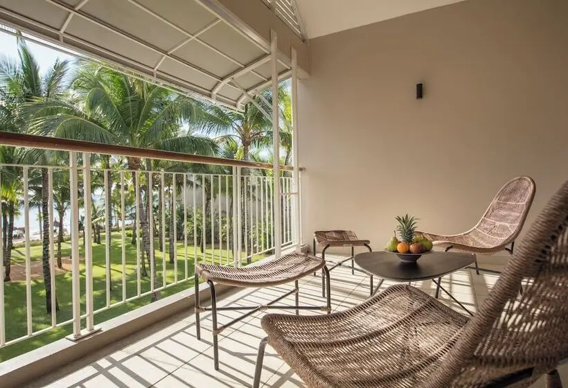 هتل Victoria Beachcomber Resort & Spa