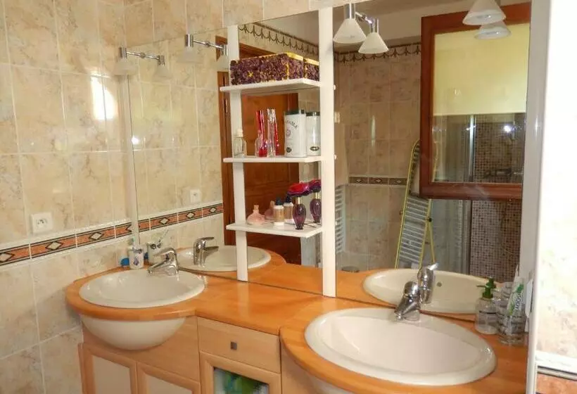 Aamiaismajoitus (B&B) Maison Oxalys