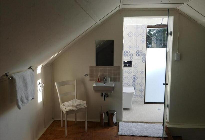 Отель Wild Hare Cottages