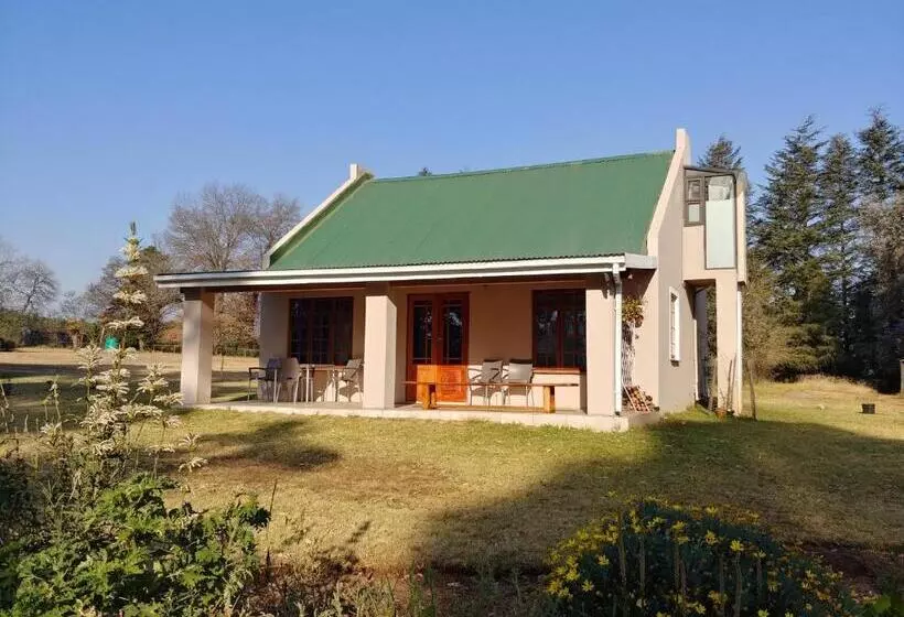 ホテル Wild Hare Cottages