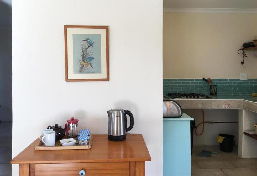 Отель Wild Hare Cottages