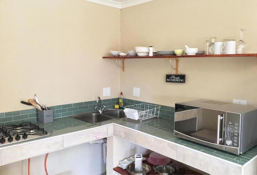 Отель Wild Hare Cottages