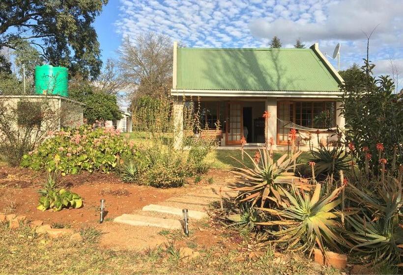 Отель Wild Hare Cottages