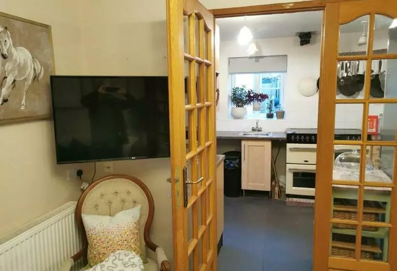 ペンション 4 Lyndhurst Rd