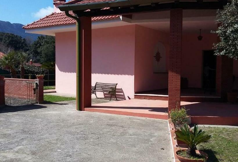 پانسیون Circeo Home La Mola