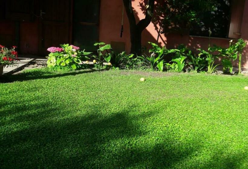 Общежитие La Casa Rossa