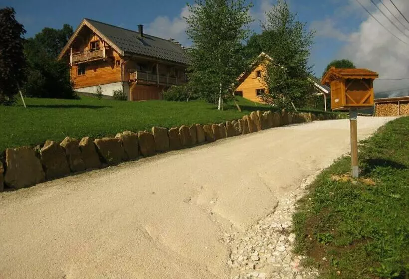 Aamiaismajoitus (B&B) Chambres D Hôtes La Vercouline