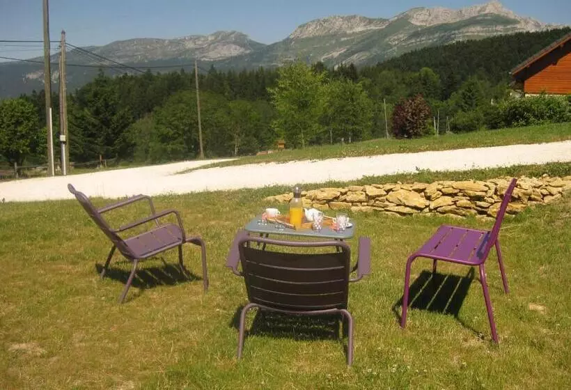 Aamiaismajoitus (B&B) Chambres D Hôtes La Vercouline