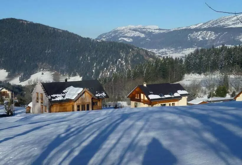 Aamiaismajoitus (B&B) Chambres D Hôtes La Vercouline