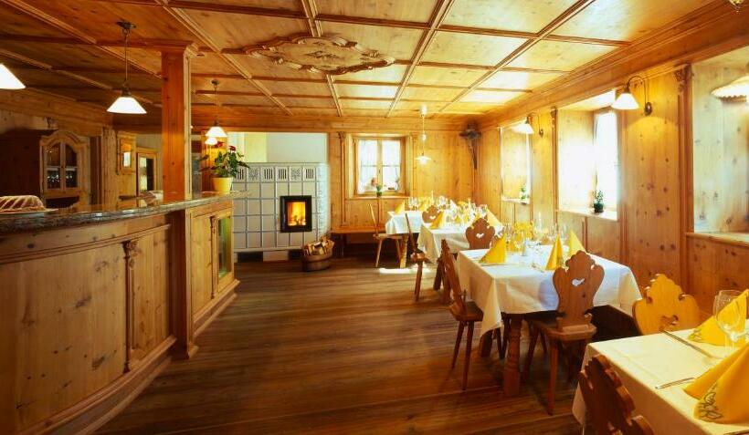 Отель Gasthof Weisses Kreuz