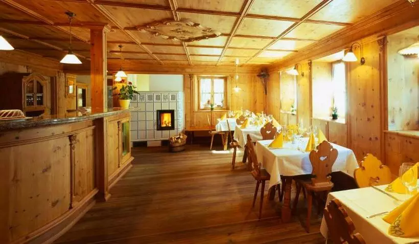 ホテル Gasthof Weisses Kreuz