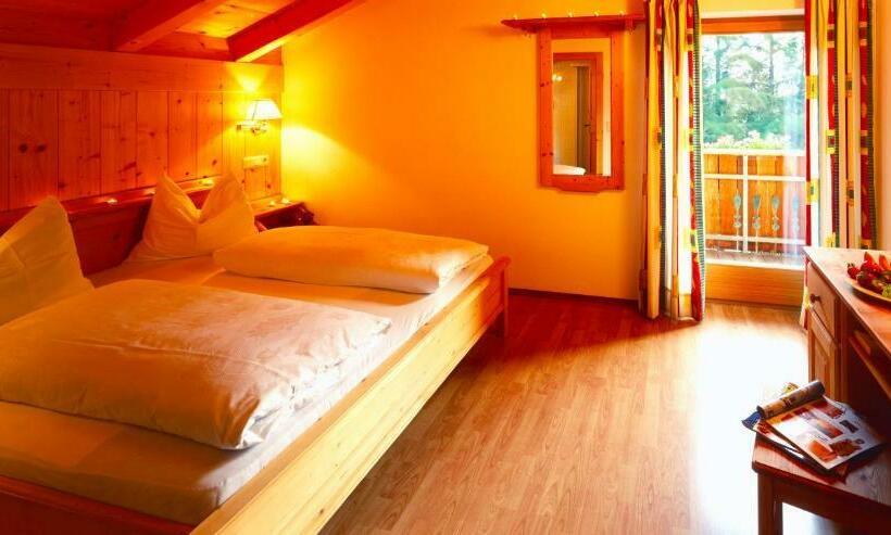 Отель Gasthof Weisses Kreuz