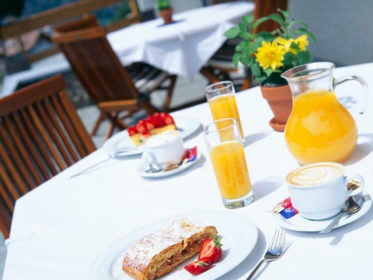 Отель Gasthof Weisses Kreuz