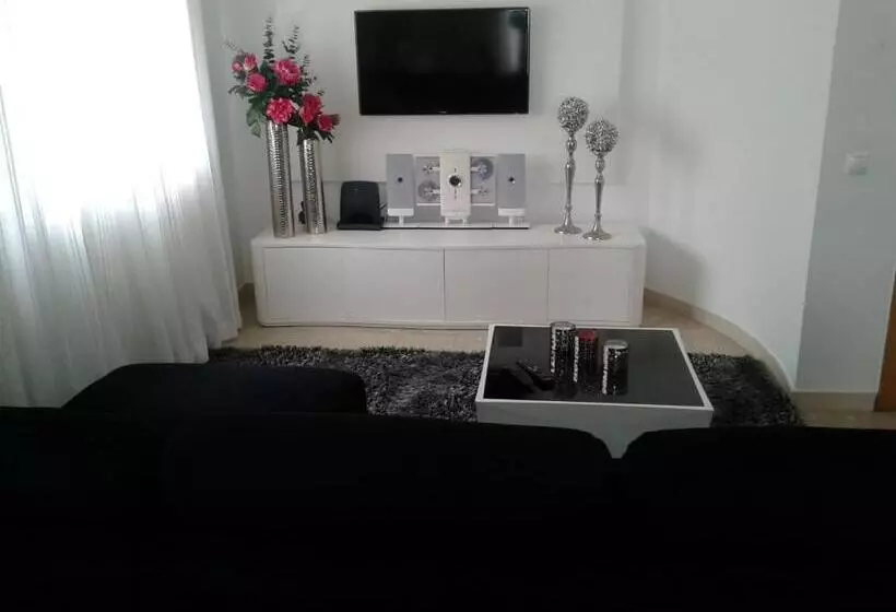 Majatalo Ricky Guesthouse