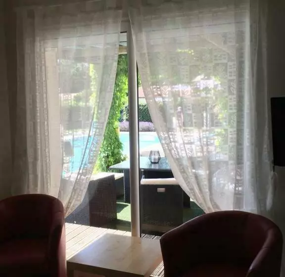 Aamiaismajoitus (B&B) La Chambre Des Amis